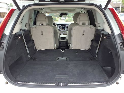 Used 2022 Volvo XC90 T8 Inscription w/ Advanced Package AWD/4WD image 4
