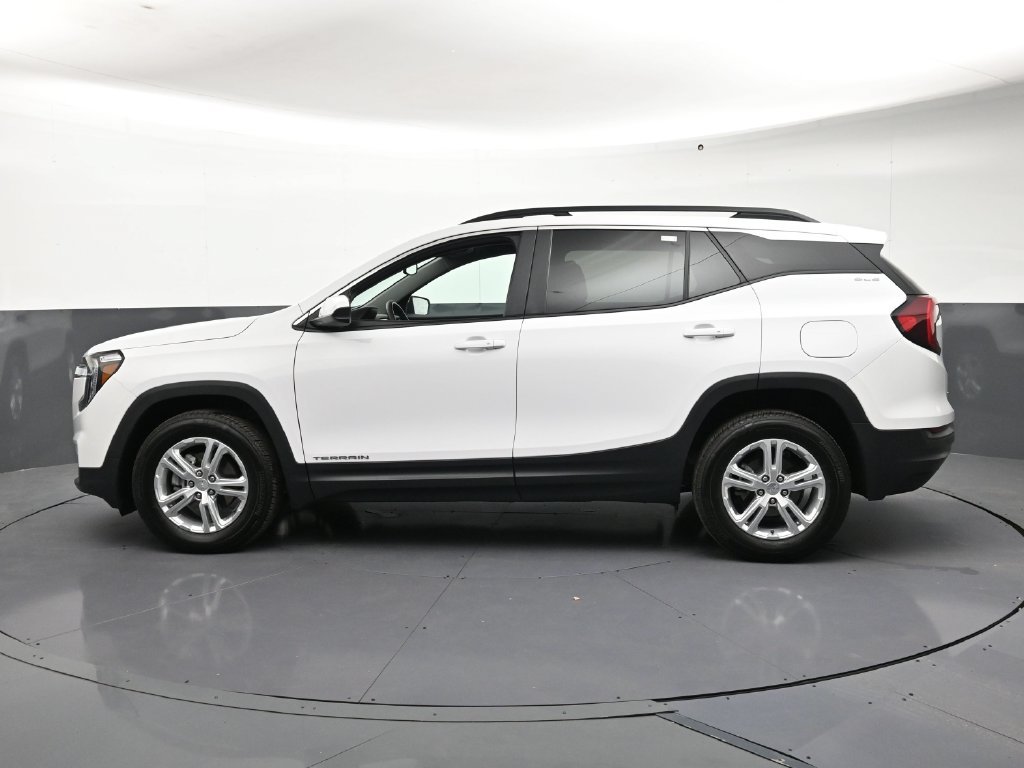 Certified 2022 GMC Terrain SLE w/ Driver Convenience Package AWD/4WD image 2