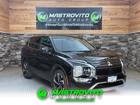 Used 2023 Mitsubishi Outlander SE Black Edition AWD/4WD image 1