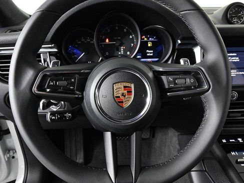 Certified 2026 Porsche Macan AWD/4WD image 9