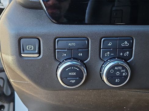 Used 2024 GMC Sierra 1500 SLT image 25