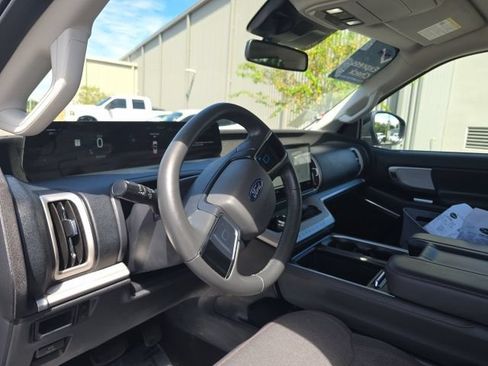 Used 2025 Ford Expedition Active RWD image 10