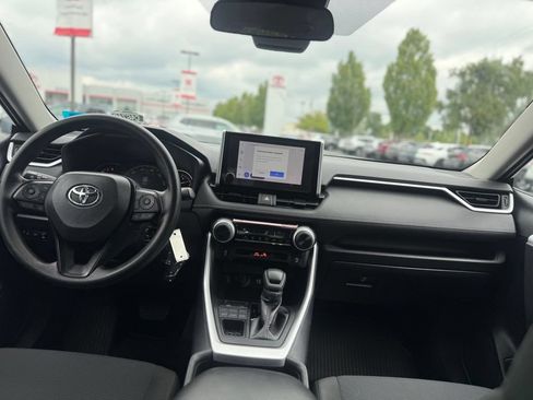 Used 2025 Toyota RAV4 LE AWD/4WD image 20