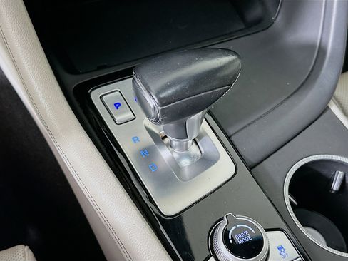 Used 2022 Genesis G70 2.0T image 25