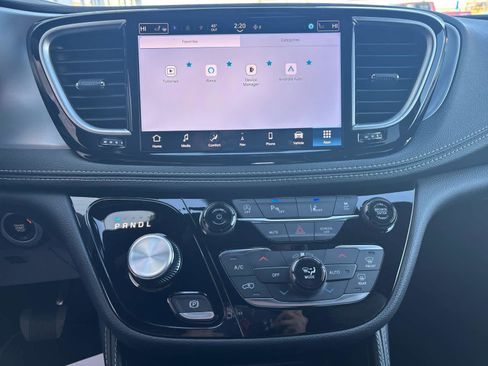 New 2026 Chrysler Pacifica Limited w/ S Appearance Package image 10