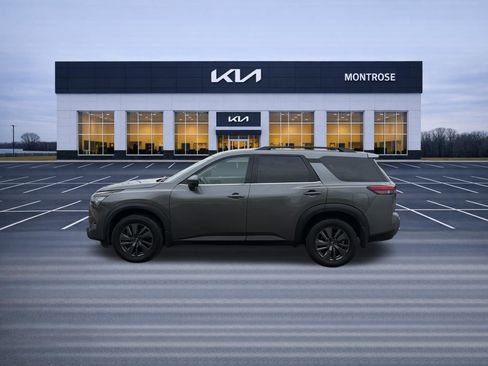 Used 2023 Nissan Pathfinder SV image 8