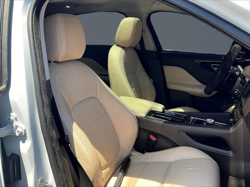 Used 2018 Jaguar F-PACE Prestige image 7