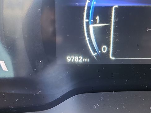 Used 2023 Toyota Corolla Cross XLE image 6