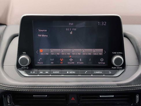 Used 2022 Nissan Rogue SV w/ SV Premium Package image 12