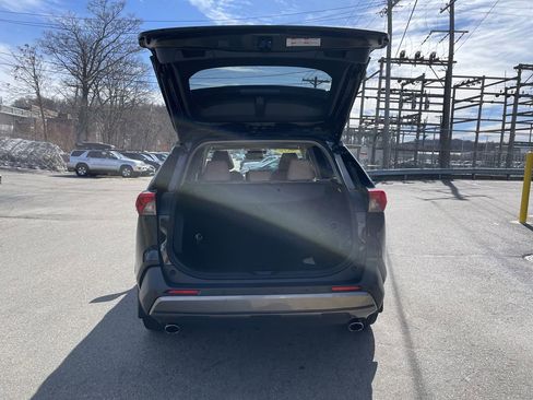 Used 2019 Toyota RAV4 Limited w/ Carpet Mat Package image 13