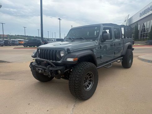 Used 2024 Jeep Gladiator Sport AWD/4WD image 5
