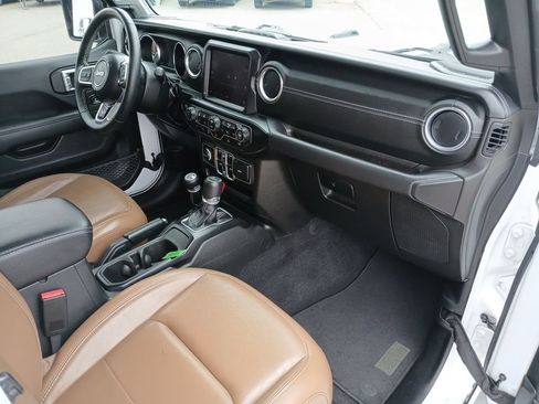 Used 2023 Jeep Wrangler Unlimited Sahara w/ Cold Weather Group AWD/4WD image 30