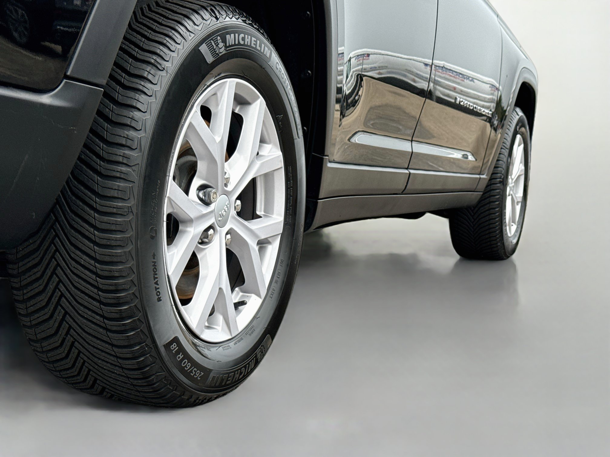 Used 2022 Jeep Grand Cherokee L Limited AWD/4WD image 9