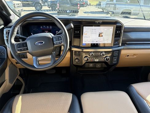 Used 2025 Ford F250 Lariat w/ Black Appearance Package image 24