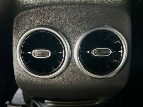 Used 2024 Mercedes-Benz GLB 250 image 16