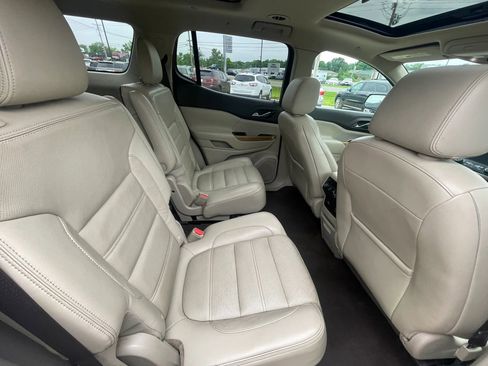 Used 2017 GMC Acadia Denali w/ Technology Package AWD/4WD image 30