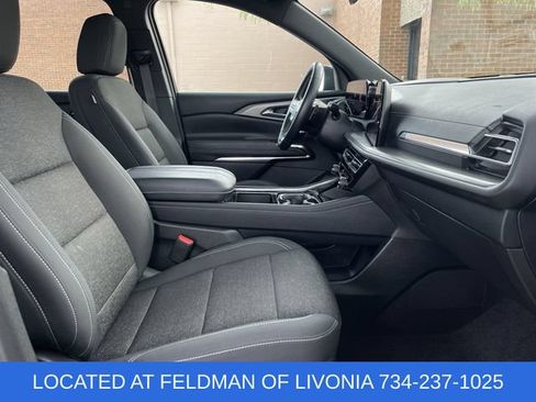 Used 2025 Chevrolet Traverse LT w/ Midnight/Sport Edition AWD/4WD image 27