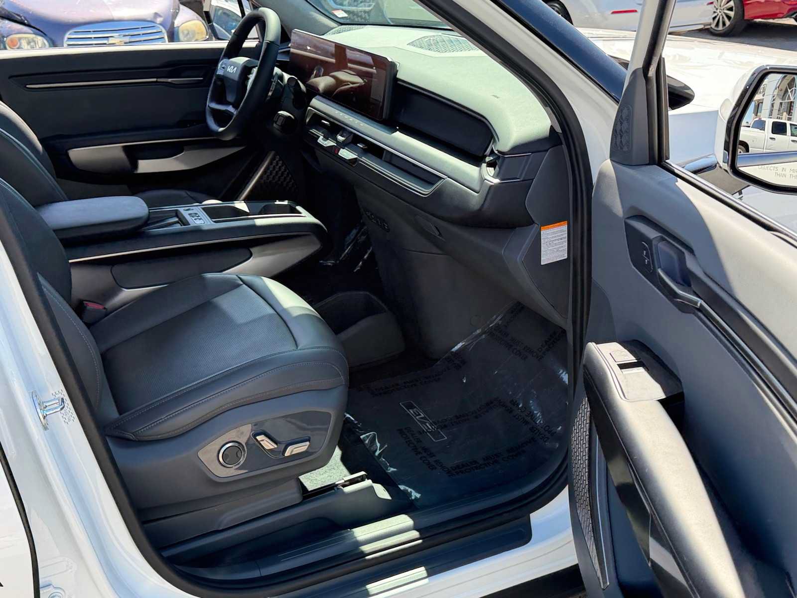 Used 2024 Kia EV9 Light Long Range RWD image 31