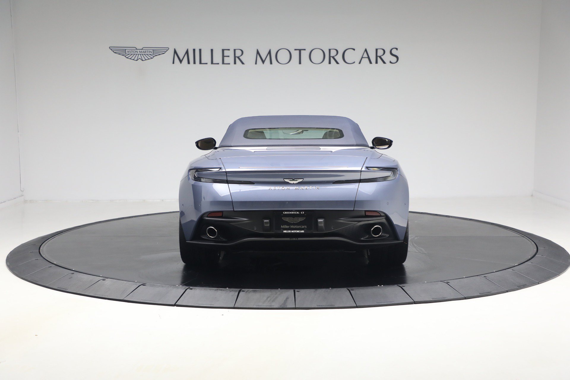 Used 2022 Aston Martin DB11 Volante RWD image 21