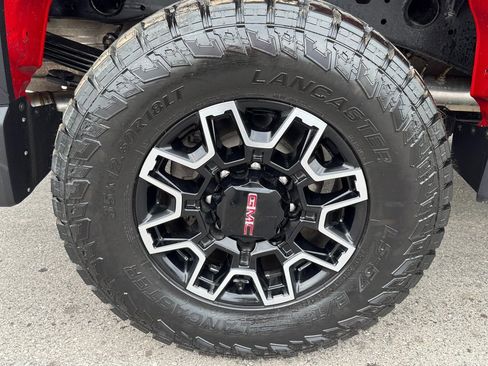 Used 2024 GMC Sierra 2500 SLE image 36