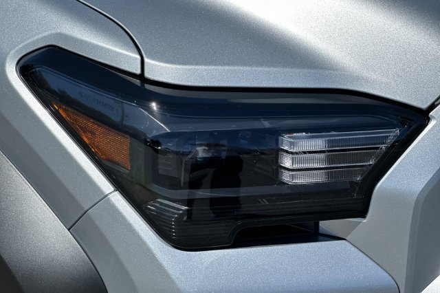New 2026 Toyota 4Runner SR5 AWD/4WD image 32