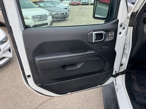 Used 2020 Jeep Wrangler Unlimited Sahara AWD/4WD image 11