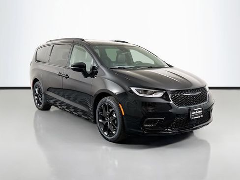 New 2026 Chrysler Pacifica Select w/ S Appearance Package FWD image 1