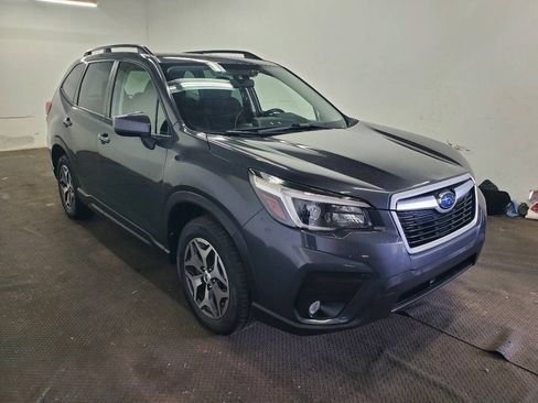 Used 2021 Subaru Forester Premium AWD/4WD image 3