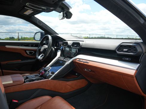 Used 2020 Lamborghini Urus AWD/4WD image 27