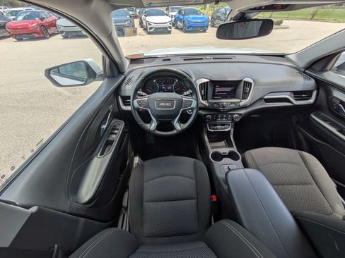 Used 2024 GMC Terrain SLE FWD image 17