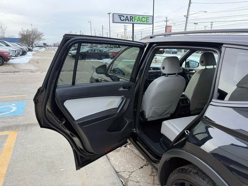 Used 2021 Volkswagen Tiguan SE R-Line image 21