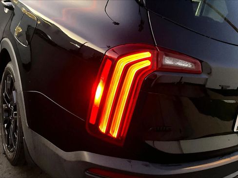 Used 2021 Kia Telluride SX w/ SX Prestige Package image 28