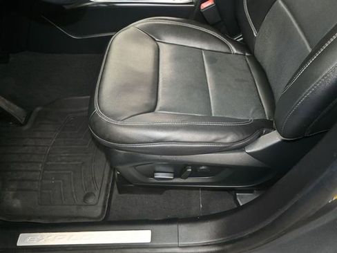 Used 2022 Ford Explorer Limited w/ Equipment Group 301A RWD image 13