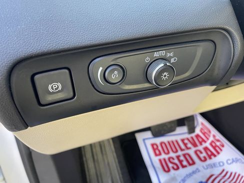 Used 2021 Buick Enclave Essence image 17