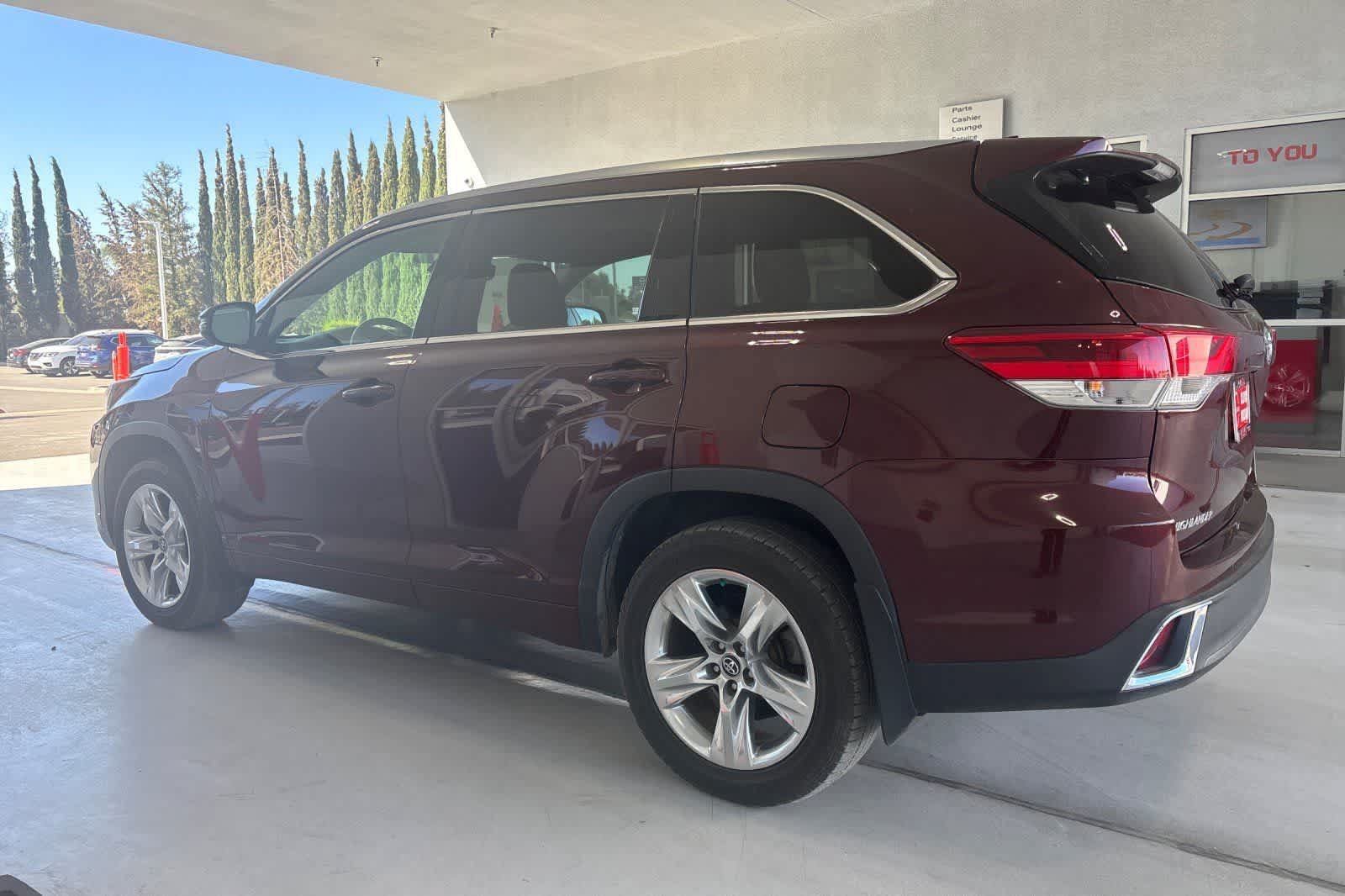 Used 2018 Toyota Highlander Limited AWD/4WD image 7