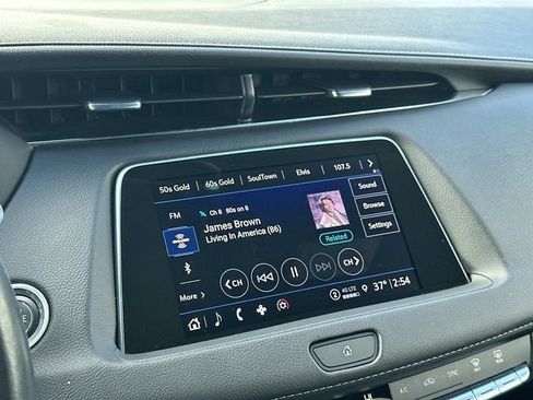 Used 2022 Cadillac XT4 Luxury w/ Trailering Package AWD/4WD image 28