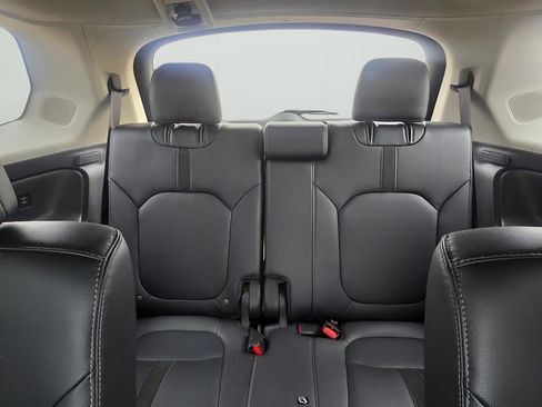 Used 2024 Honda Pilot Touring image 24