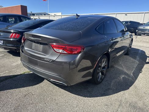 Used 2016 Chrysler 200 S image 2