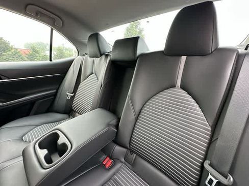 Used 2021 Toyota Camry SE FWD image 15