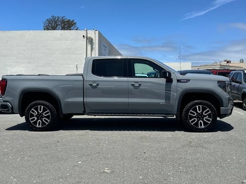 Used 2025 GMC Sierra 1500 AT4 w/ Technology Package AWD/4WD image 2
