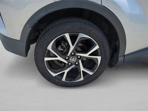 Used 2020 Toyota C-HR XLE FWD image 28