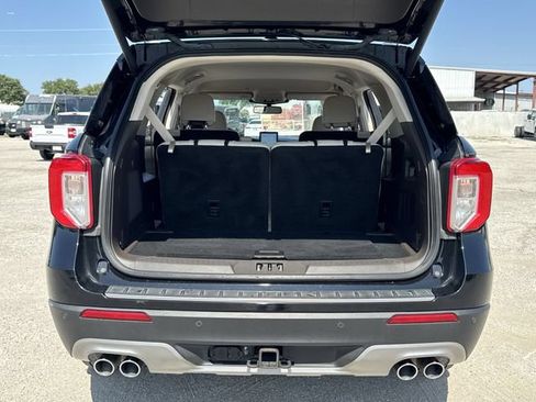 Used 2022 Ford Explorer Platinum w/ Equipment Group 601A AWD/4WD image 24