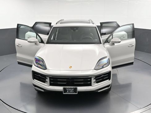 Certified 2026 Porsche Cayenne E-Hybrid AWD/4WD image 33