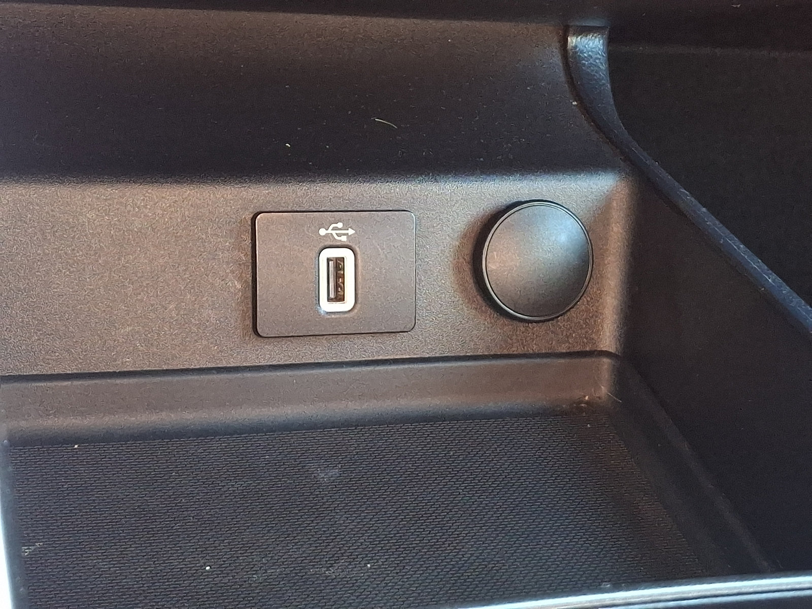 Used 2018 Ford Fusion SE w/ Fusion SE Technology Package FWD image 24
