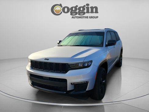 Used 2023 Jeep Grand Cherokee L Limited w/ Black Appearance Package image 3