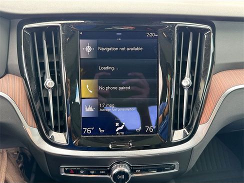 Used 2022 Volvo S60 T8 Inscription image 16