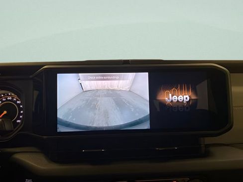 Used 2025 Jeep Wrangler Sport AWD/4WD image 13