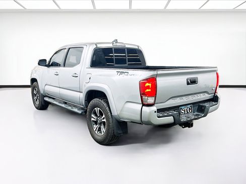 Used 2016 Toyota Tacoma TRD Sport image 6