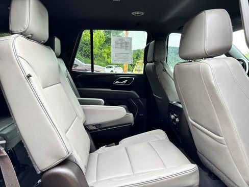 Used 2022 GMC Yukon SLT w/ SLT Luxury Package AWD/4WD image 16
