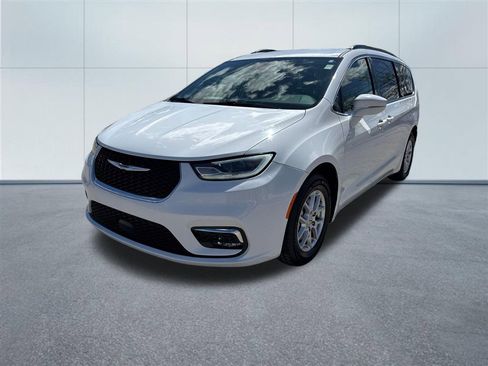 Used 2022 Chrysler Pacifica Touring-L image 2